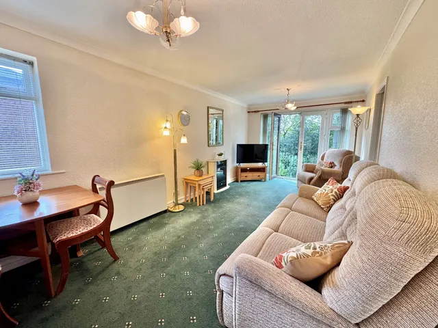 Plumley Close, SK3, photo 3