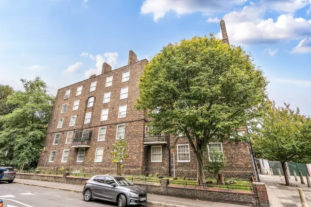 Falmouth Road, London, photo 1