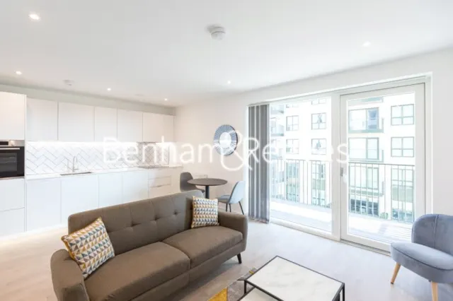 Cedrus Avenue, Southall, UB1, photo 1