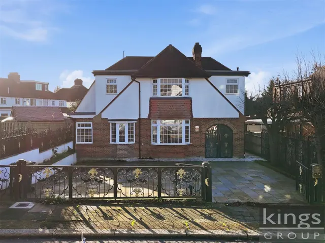 Croft Close, London, photo 1