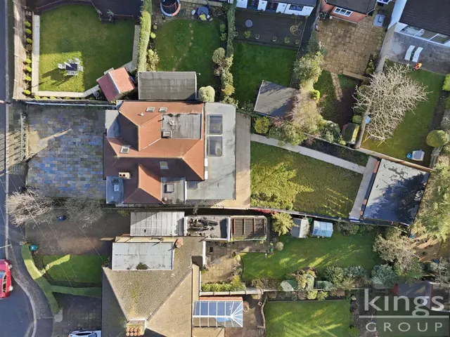 Croft Close, London, photo 2