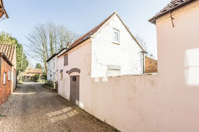Charming Detached Cottage with Barn i, photo 3
