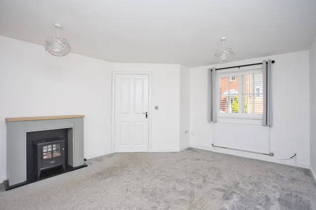 Storey Crescent, Hawkinge, CT18, photo 3