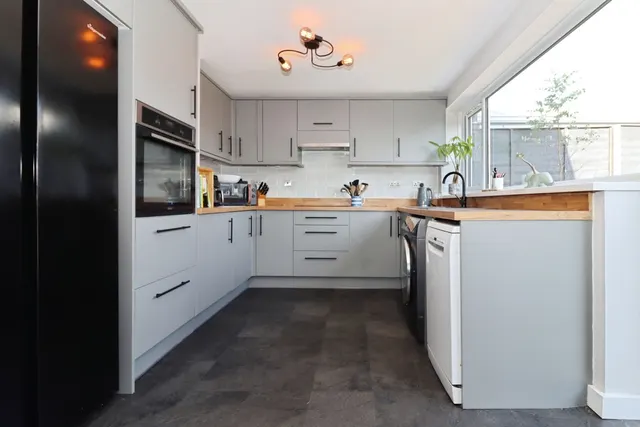 Photo 2 — Painswick Avenue, Patchway, Bristol, BS34
