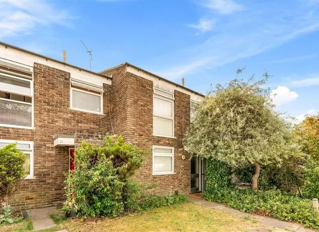 Allbrook Close, Teddington, TW11, photo 1