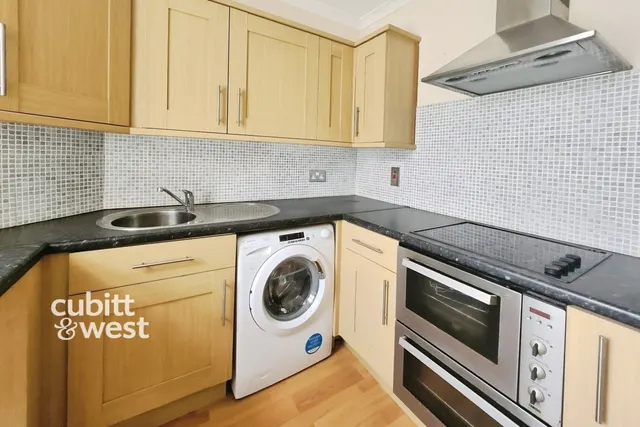 Brighton Road, Worthing, BN11, photo 2
