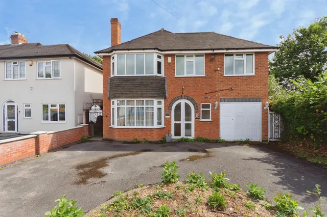 Photo 2 — Lawnswood Avenue, Shirley, Solihull