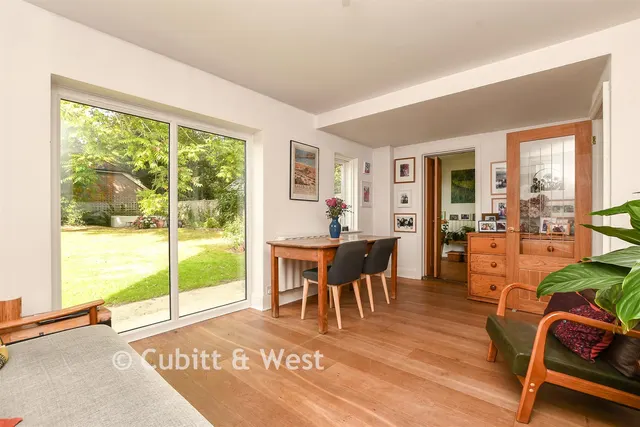 London Road, Pulborough, RH20, photo 2