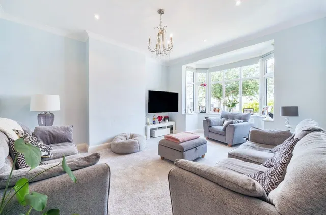 Garden Close, Banstead, SM7, photo 1