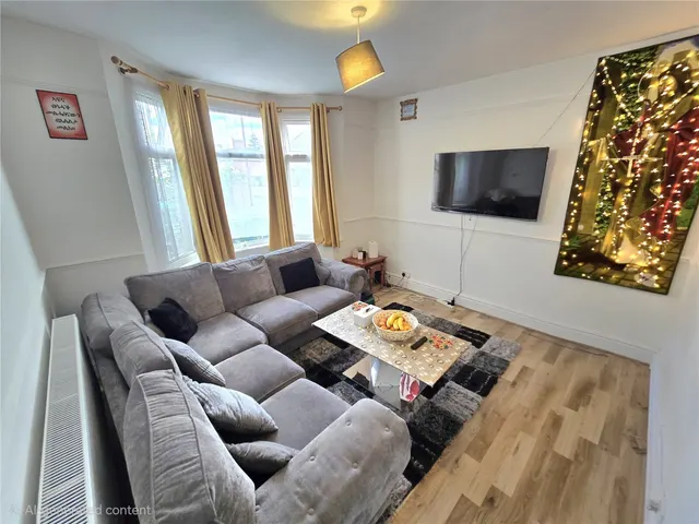 Photo 3 — Elmsdale Avenue, COVENTRY, West Midlands, CV6