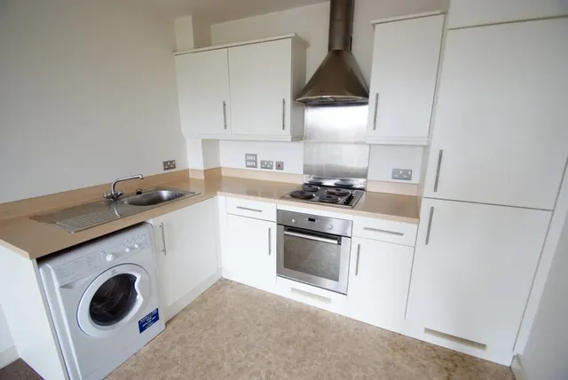 Heol Staughton, Cardiff, CF10, photo 2