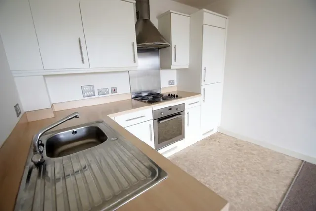 Heol Staughton, Cardiff, CF10, photo 3