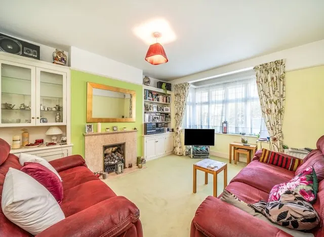 Photo 2 — Chestnut Grove, Isleworth, TW7