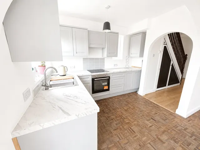 Conisborough Crescent, London, SE6, photo 2