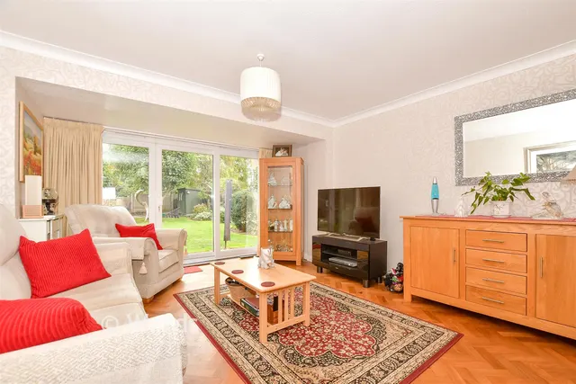 Parrock Avenue, Gravesend, DA12, photo 3