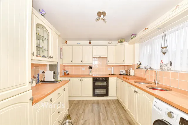 Parrock Avenue, Gravesend, DA12, photo 2