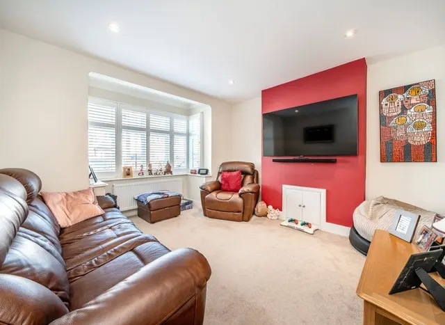 Photo 3 — Chestnut Grove, Old Isleworth, TW7