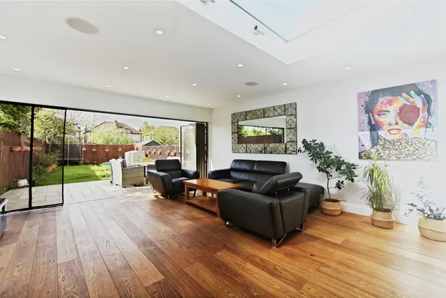 Hillcross Avenue, Morden, SM4, photo 2