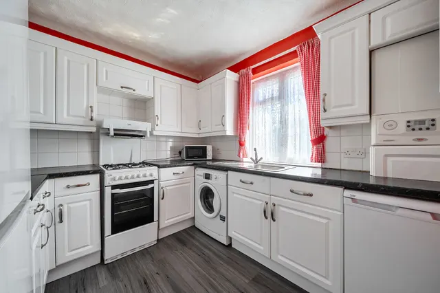 Woodfield Park Road, Emsworth, PO10, photo 2