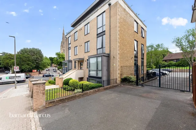 Alton Road, London, photo 1