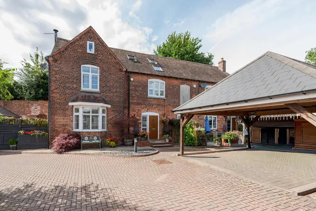 Nash Court, Belbroughton, Stourbridge, photo 1