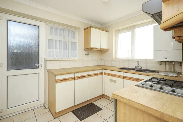 Ashborne Close, Kennington, TN24, photo 2