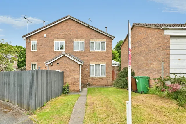 Photo 3 — Gunn Close, NOTTINGHAM