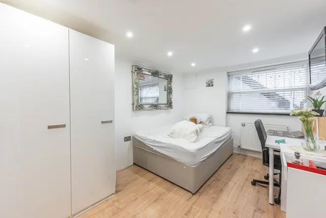 Photo 3 — Garden Flat, 54 Malden Road, London
