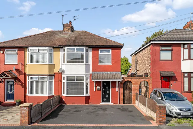 3 bedroom house — Blundell Road, Widnes, Widnes, WA8 8SS