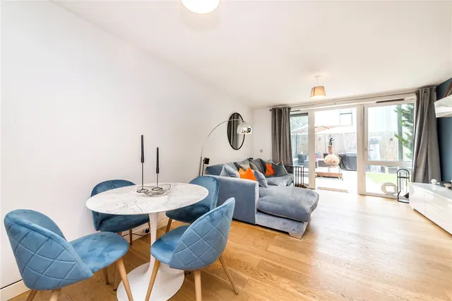 Wharncliffe Mews, London, SW4, photo 2