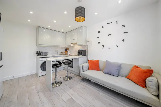 Nelsons Row, Clapham, SW4, photo 1