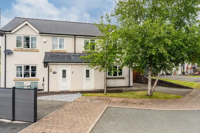 Llys Ial, Bryneglwys, Corwen, LL21 9AJ, photo 1