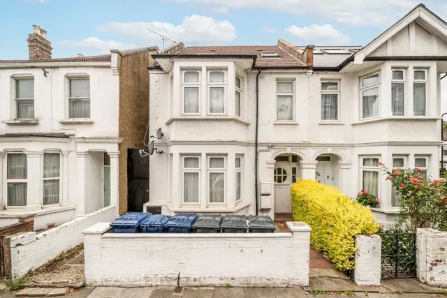 Allison Road, W3, photo 1