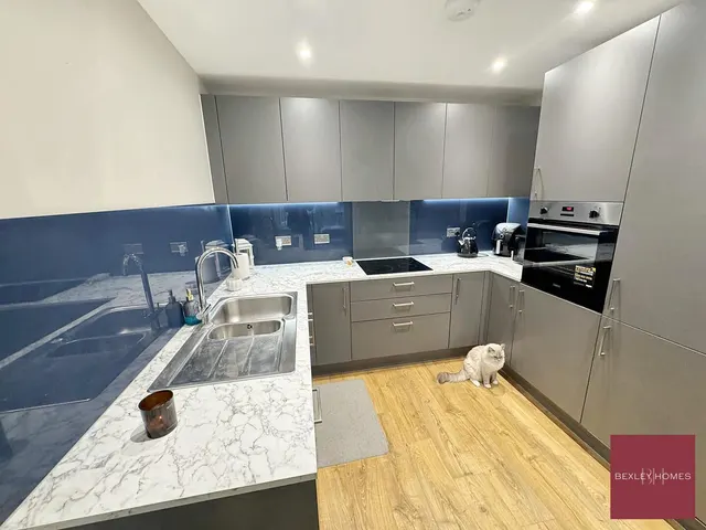 Liberty Court, Stone, DA2, photo 3