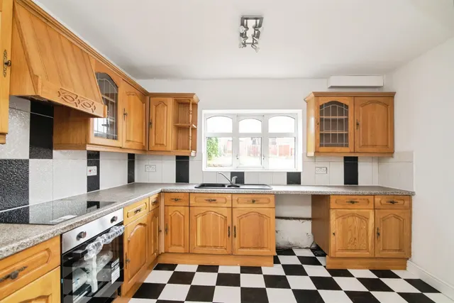 Denbigh Drive, West Bromwich, B71, photo 2