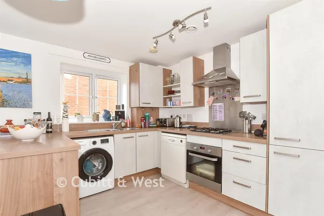 Sycamore Road, Cranleigh, GU6, photo 3