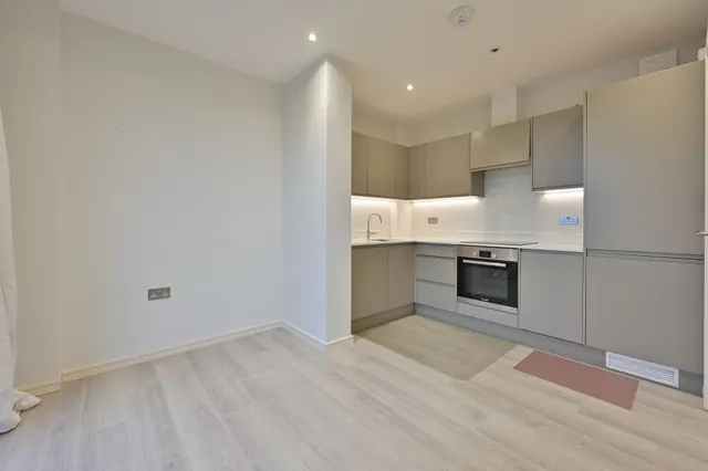 Photo 3 — Flat 21, 2 Roxborough Avenue, Harrow