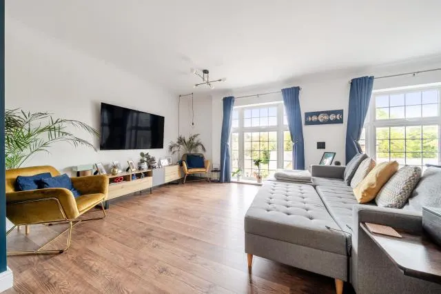 London Road, Camberley, GU15, photo 2