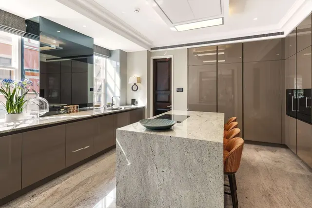 Carlos Place, London, W1K, photo 2