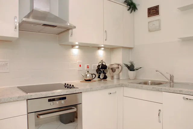 Woking, GU22, photo 3