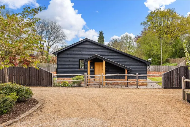 Green Cross Lane, Churt, Farnham, Surrey, GU10 2ND, photo 1