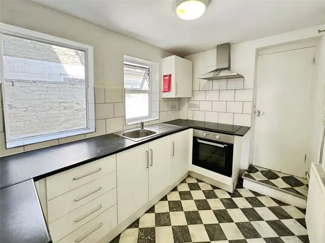 Upper Luton Road, Chatham, Kent, ME5, photo 1