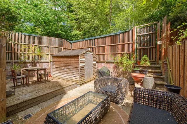 Photo 3 — Flat 2, 260 Finchley Road, London