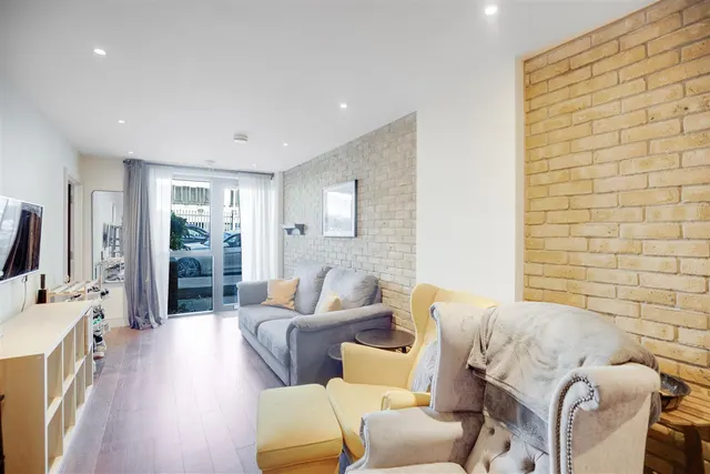Turner Street, Canning Town, E16, photo 1