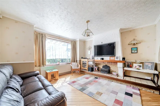 Photo 2 — Cedar Close, Bromley, BR2