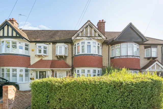 Victoria Road, Ruislip, HA4, photo 1