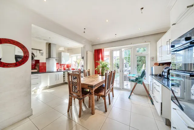 Victoria Road, Ruislip, HA4, photo 2