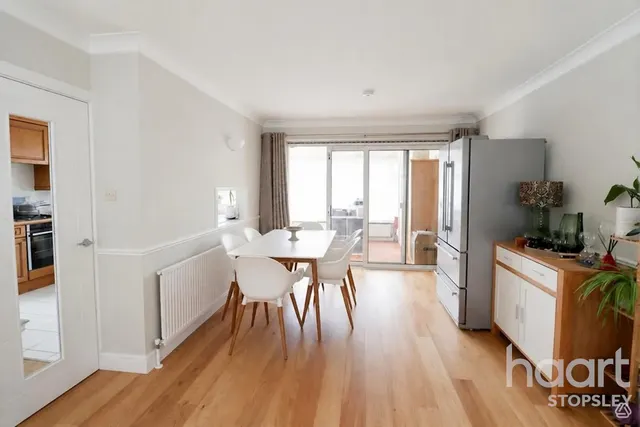 Forrest Crescent, Luton, LU2, photo 3
