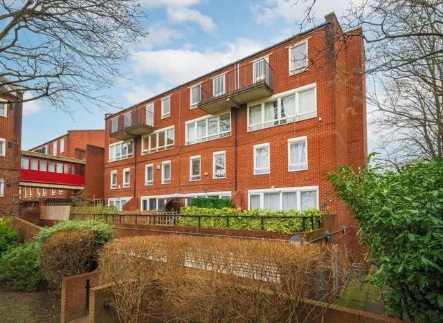Ollgar Close, Shepherds Bush, W12, photo 1