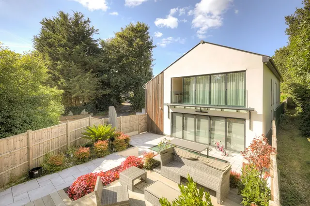 New Road, Lambourne End, RM4, photo 1
